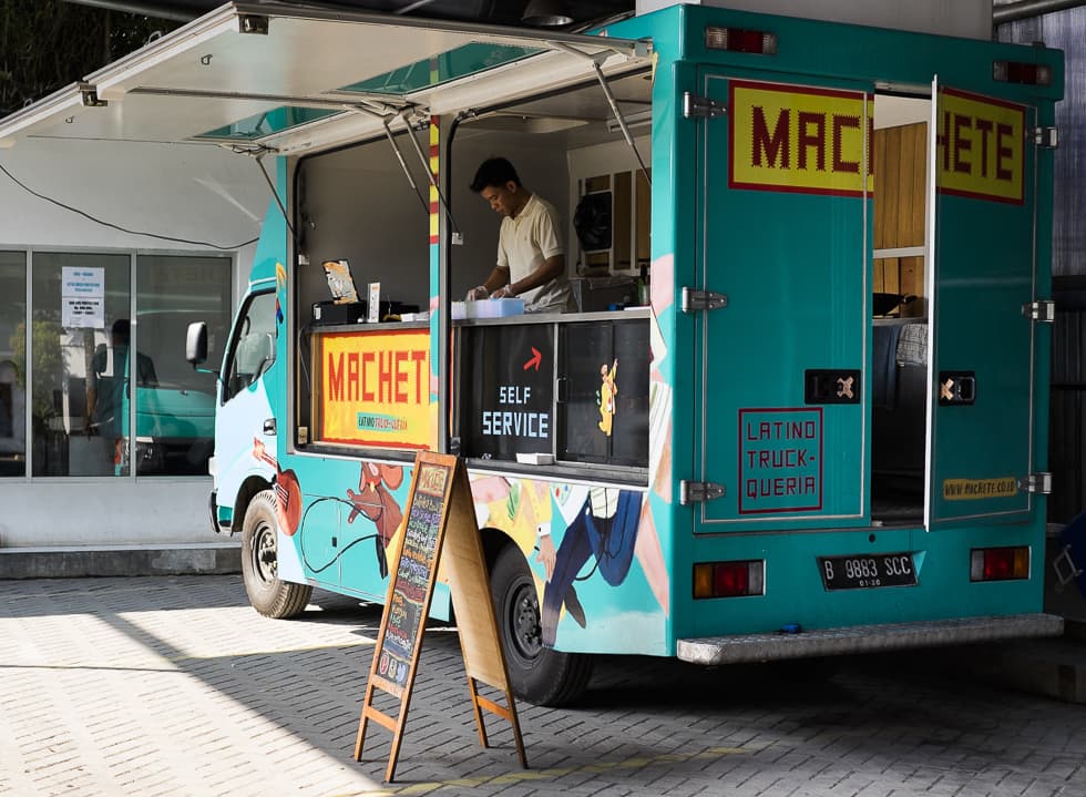 Machete, The Jolly Mexican in Town Manual Jakarta