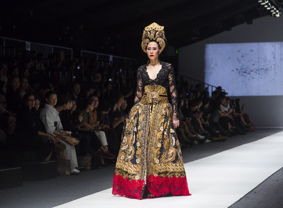 Jakarta Fashion Week 2016: Rinda Salmun and Anne Avantie