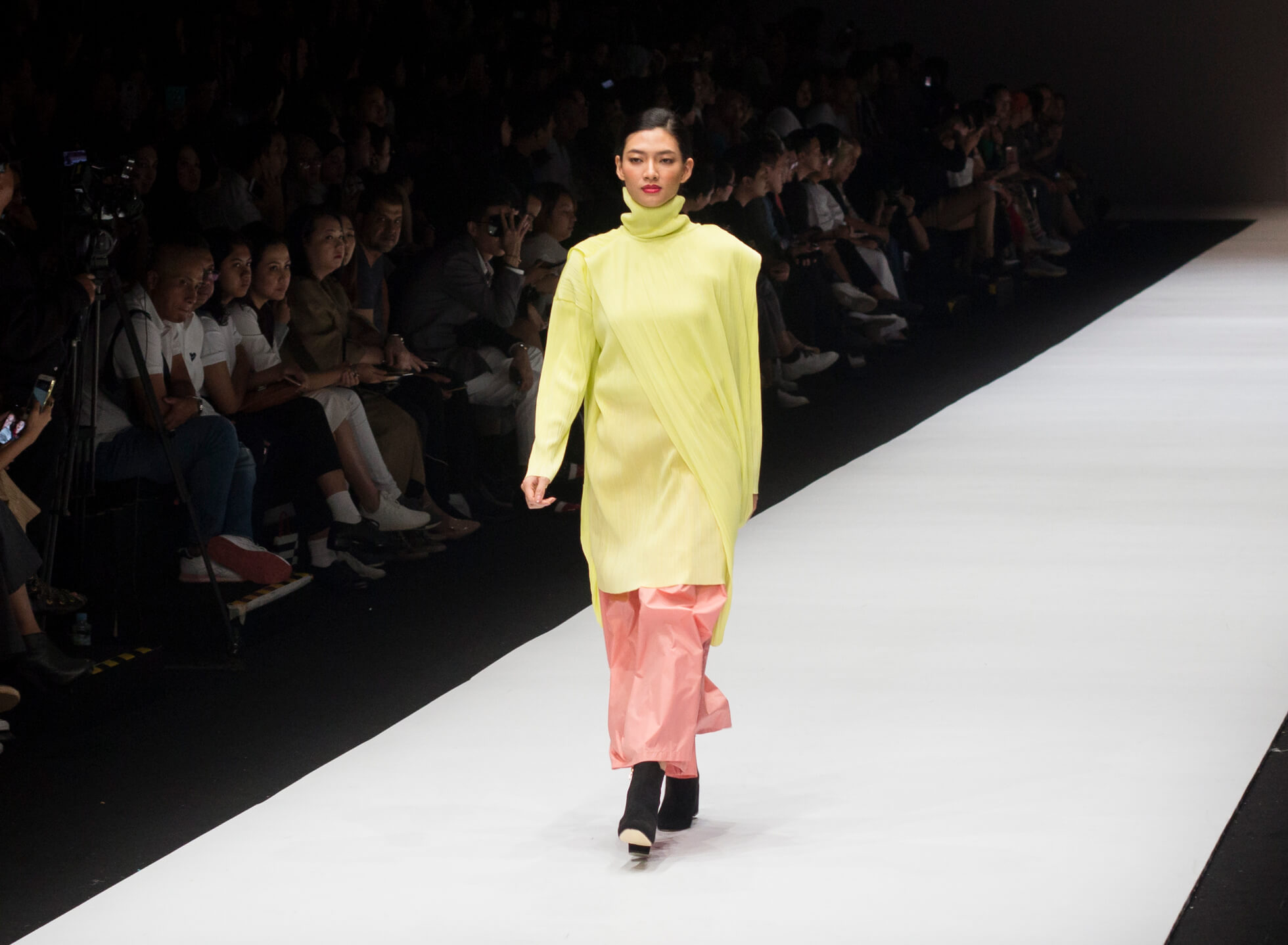 Jakarta Fashion Week 2019: byvelvet, IKYK and Peggy Hartanto - Manual ...
