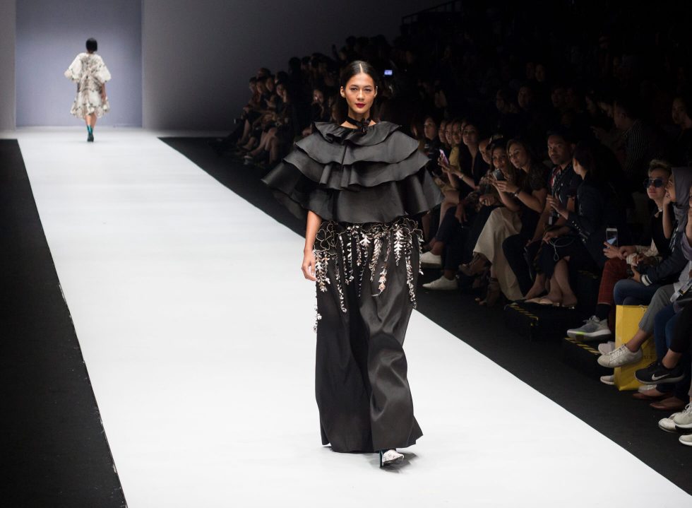 Jakarta Fashion Week 2019: Rinda Salmun and Tities Sapoetra