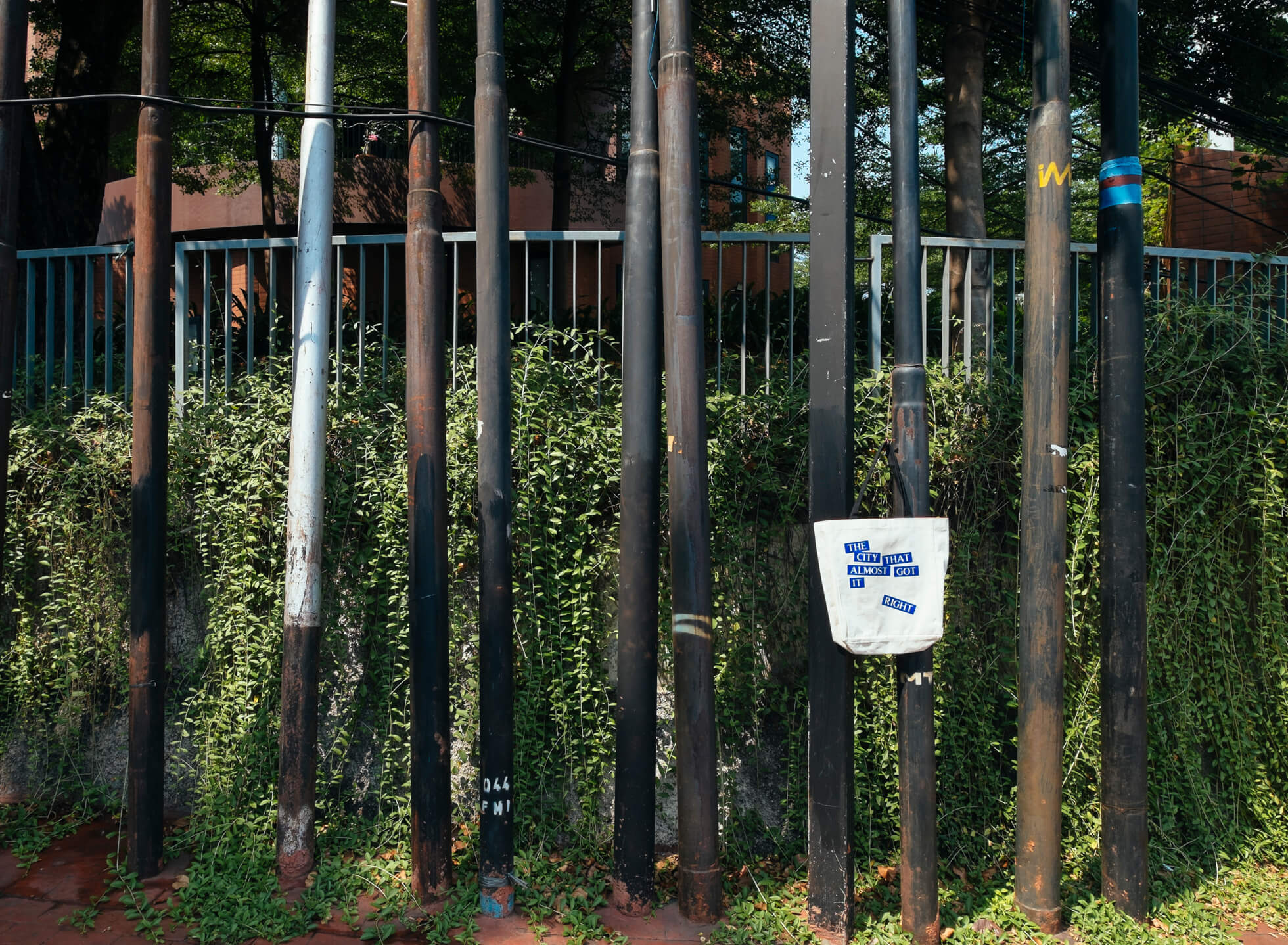 Manual Jakarta x bits & bobs The City Tote Manual Jakarta