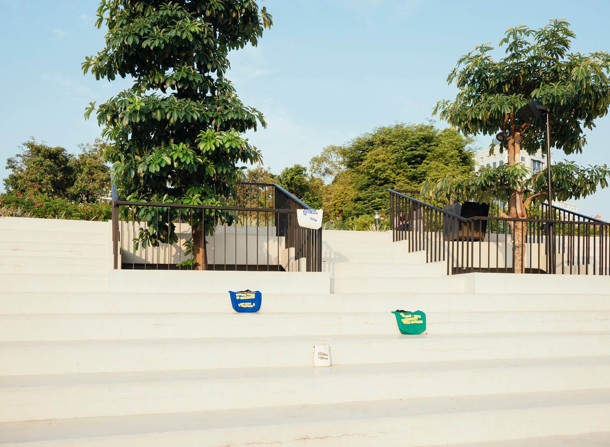 Manual Jakarta x bits & bobs The City Tote Manual Jakarta