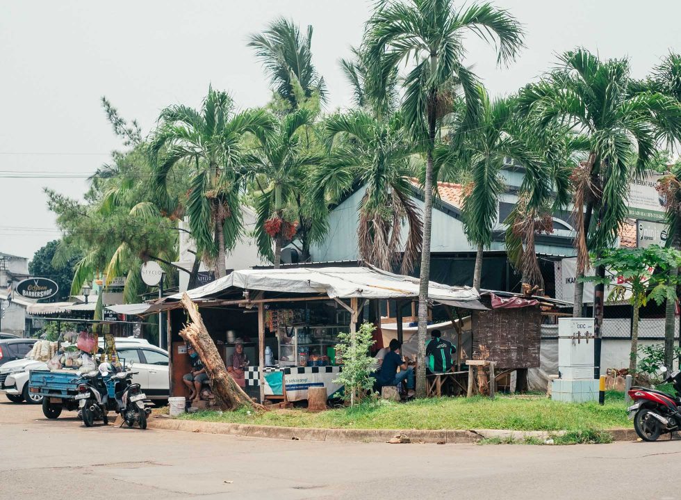 A Familiar Stillness in Warung Kopi