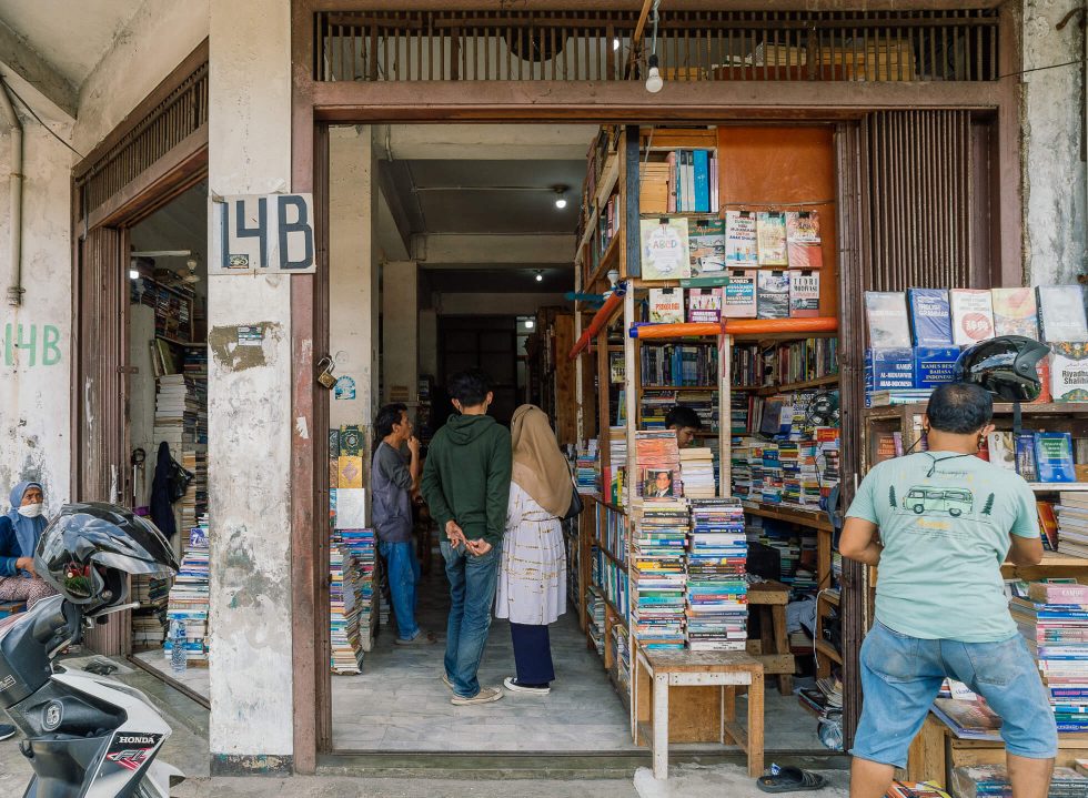 Secondhand Books: From the Shelves to Online