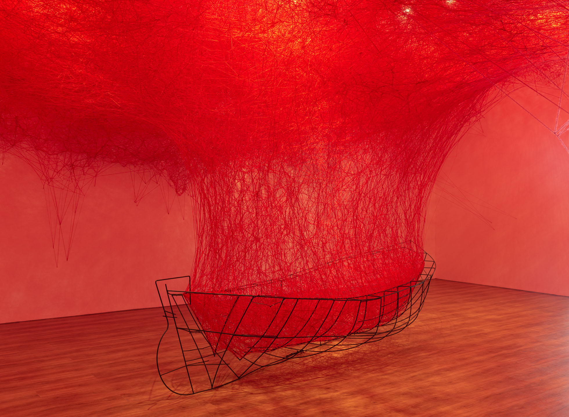 the-soul-trembles-by-chiharu-shiota-navigates-through-the-fragility