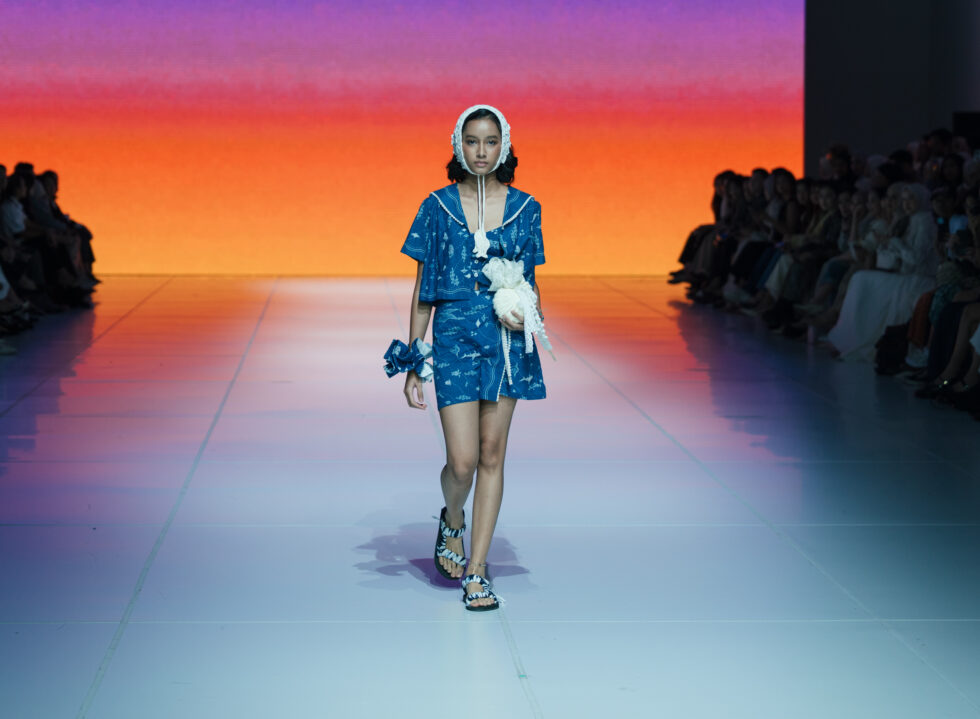 Of Seas and Streets: Sejauh Mata Memandang and White Noise FM