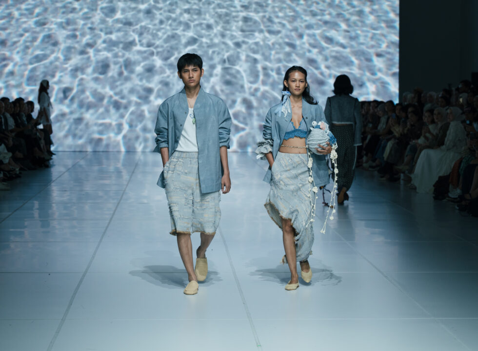 Of Seas and Streets: Sejauh Mata Memandang and White Noise FM