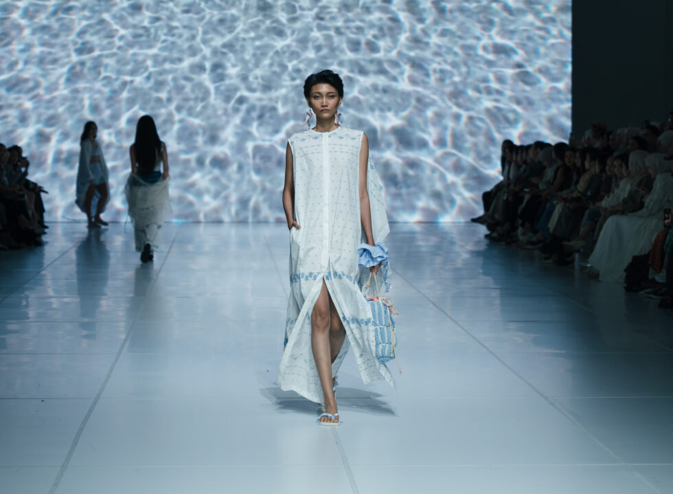 Of Seas and Streets: Sejauh Mata Memandang and White Noise FM