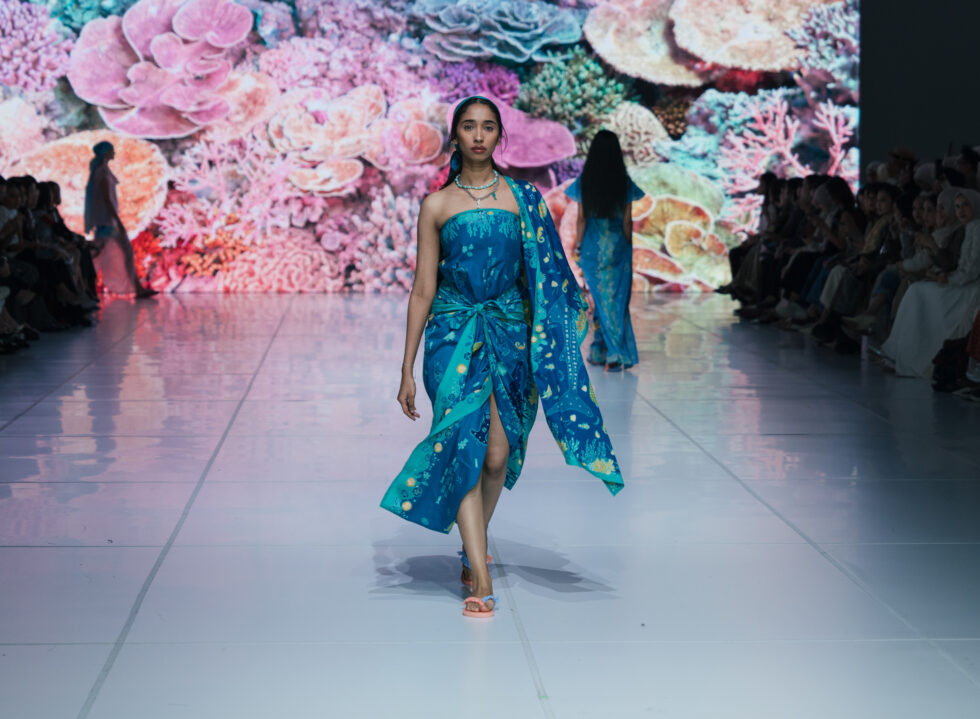 Of Seas and Streets: Sejauh Mata Memandang and White Noise FM