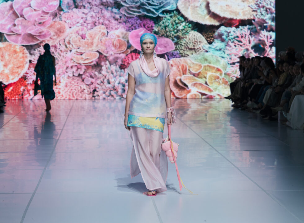 Of Seas and Streets: Sejauh Mata Memandang and White Noise FM