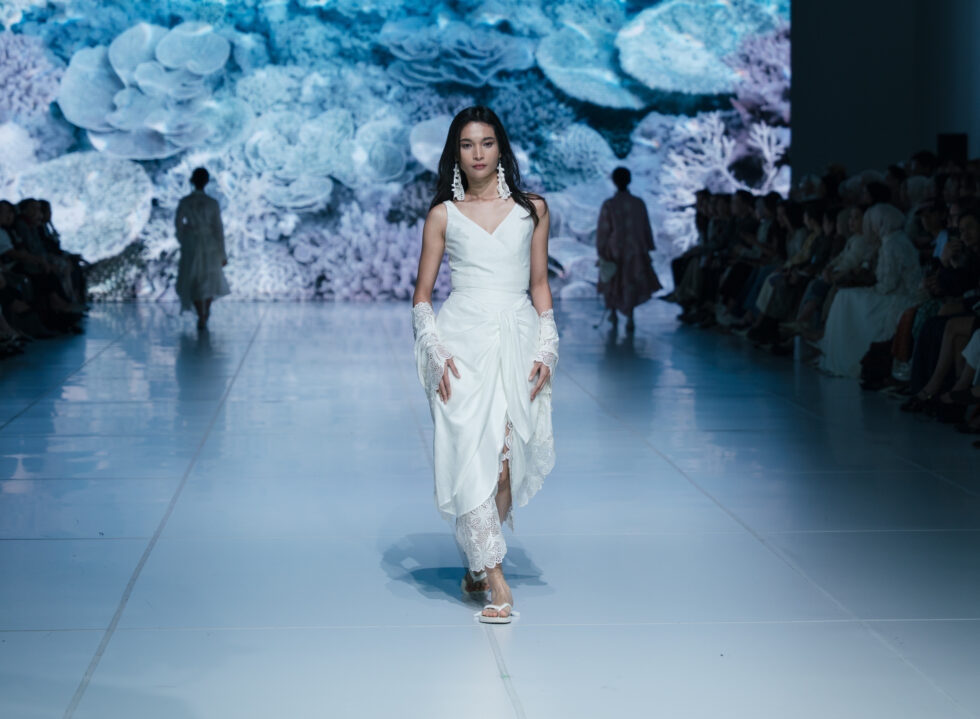 Of Seas and Streets: Sejauh Mata Memandang and White Noise FM