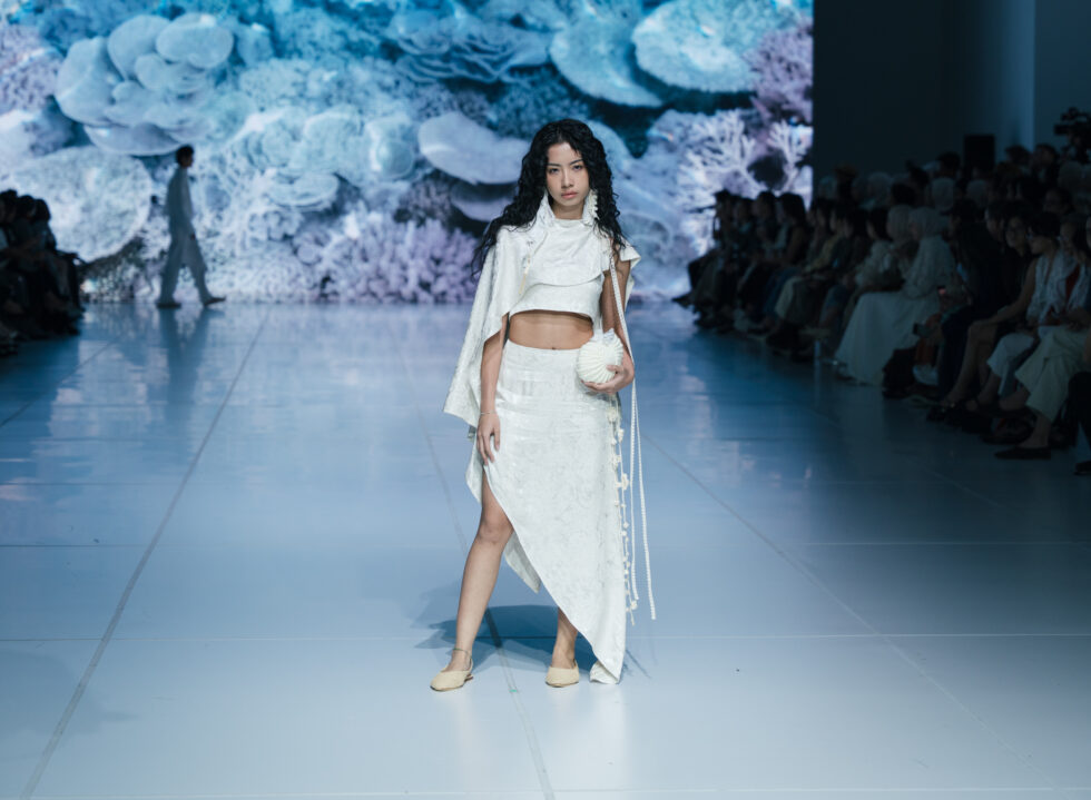 Of Seas and Streets: Sejauh Mata Memandang and White Noise FM