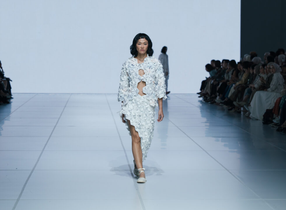 Of Seas and Streets: Sejauh Mata Memandang and White Noise FM