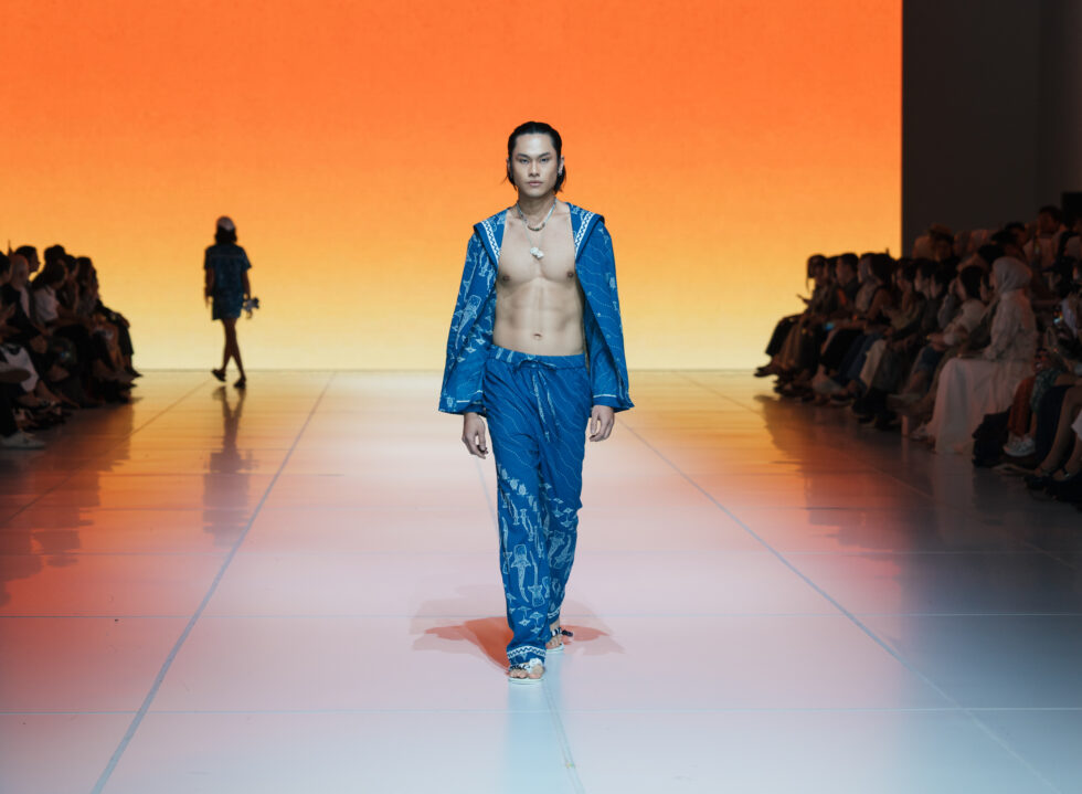 Of Seas and Streets: Sejauh Mata Memandang and White Noise FM