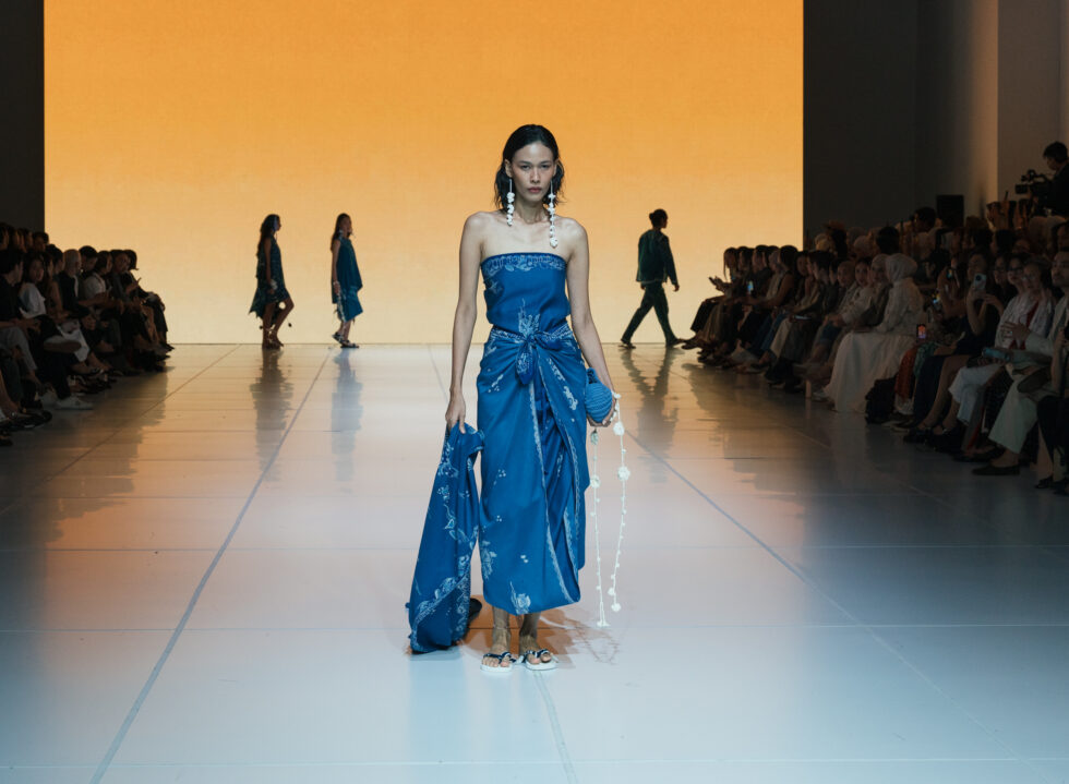 Of Seas and Streets: Sejauh Mata Memandang and White Noise FM