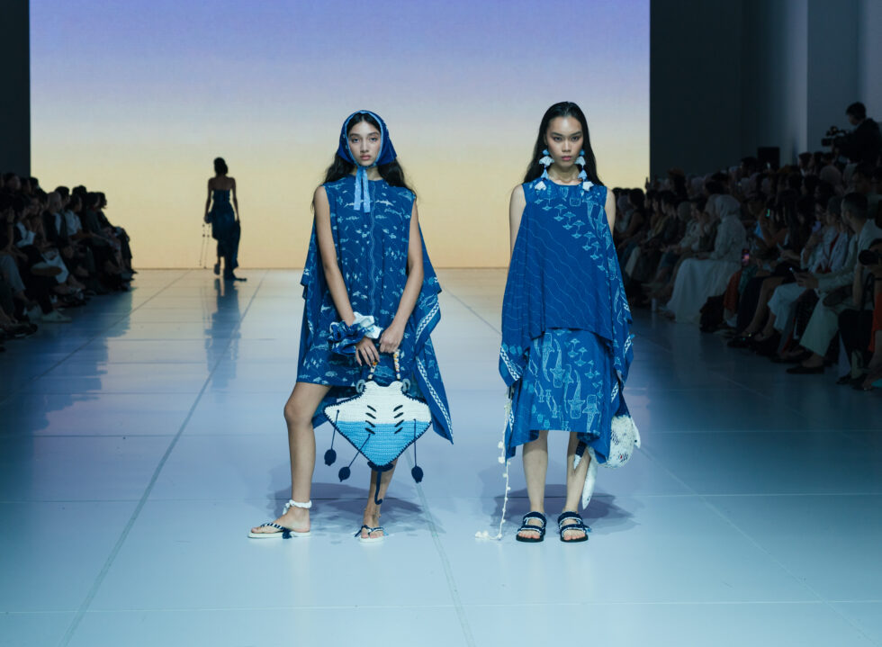 Of Seas and Streets: Sejauh Mata Memandang and White Noise FM