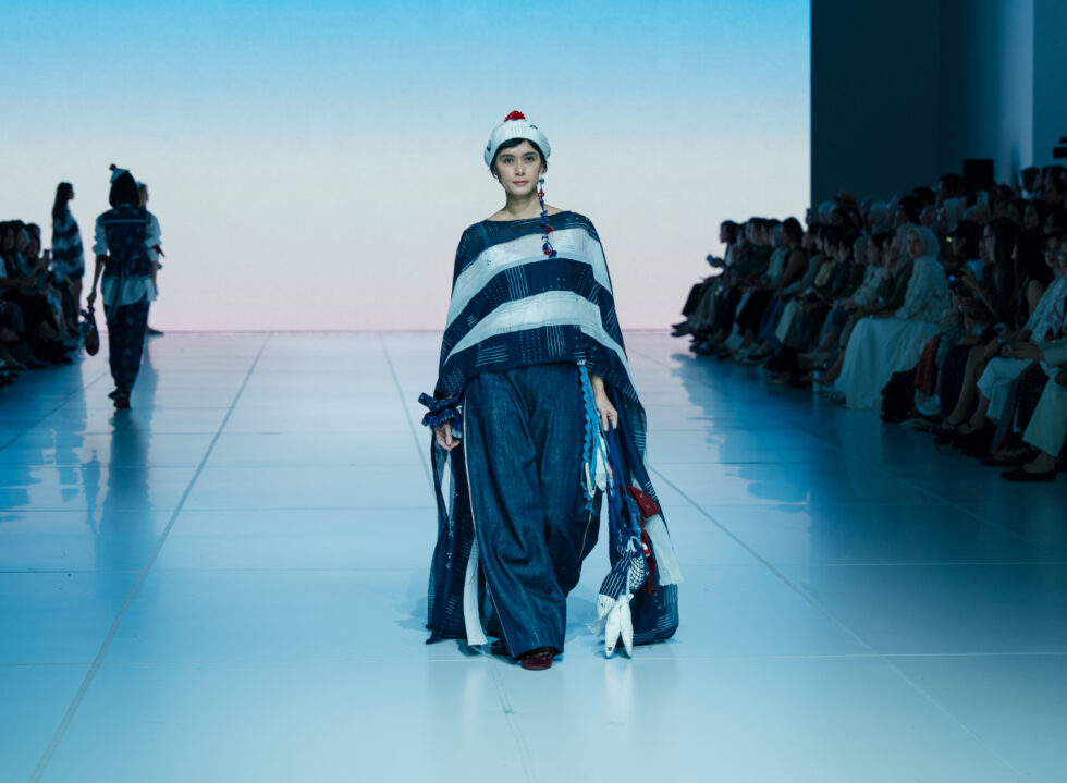 Of Seas and Streets: Sejauh Mata Memandang and White Noise FM