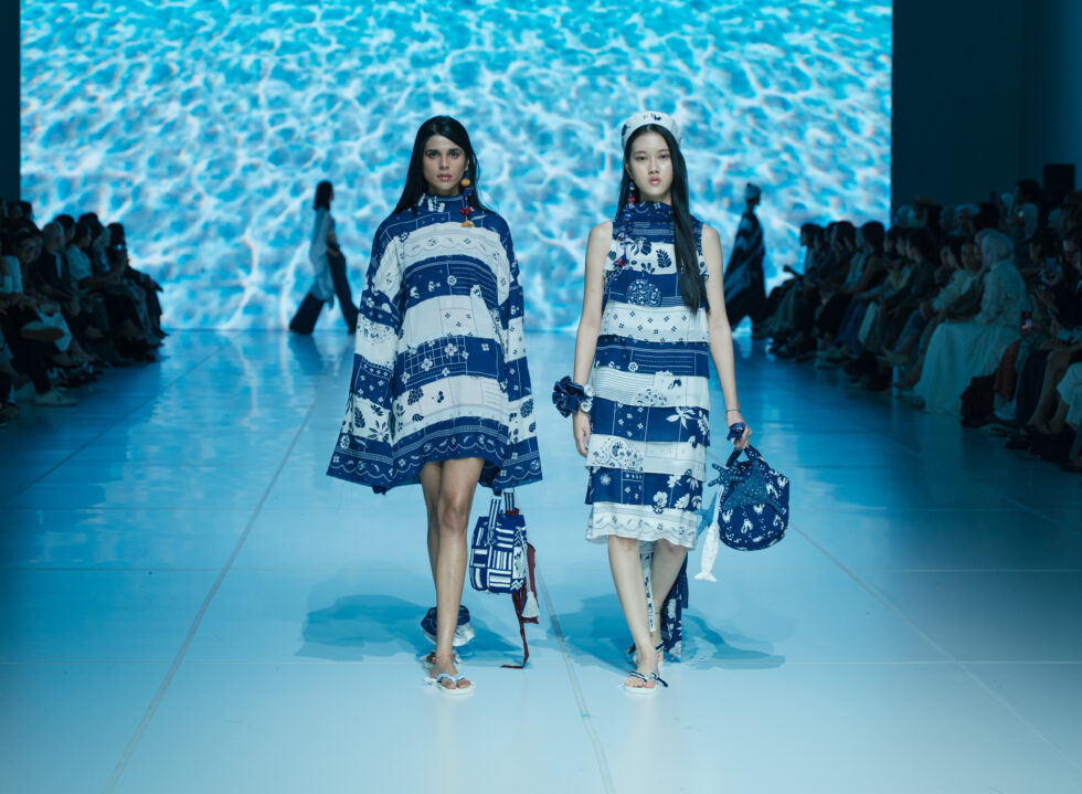 Of Seas and Streets: Sejauh Mata Memandang and White Noise FM