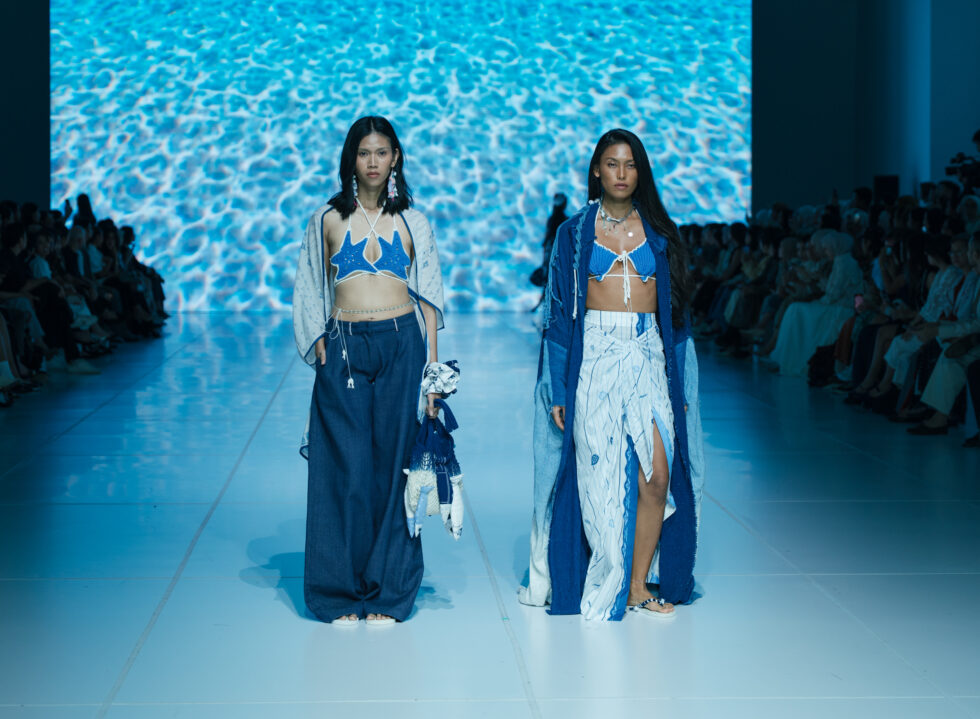 Of Seas and Streets: Sejauh Mata Memandang and White Noise FM