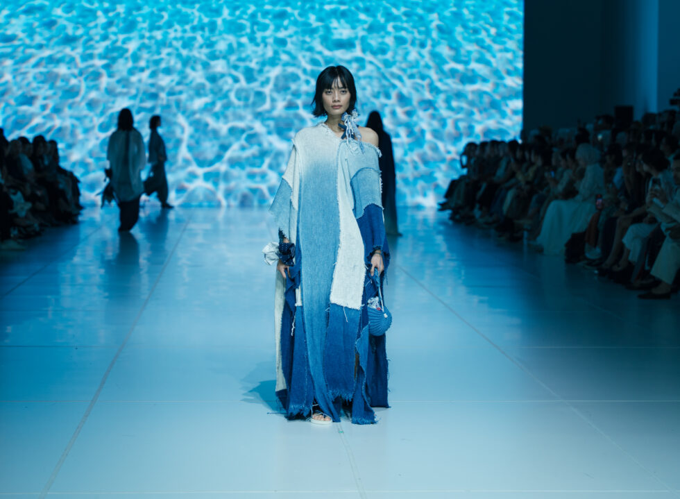 Of Seas and Streets: Sejauh Mata Memandang and White Noise FM