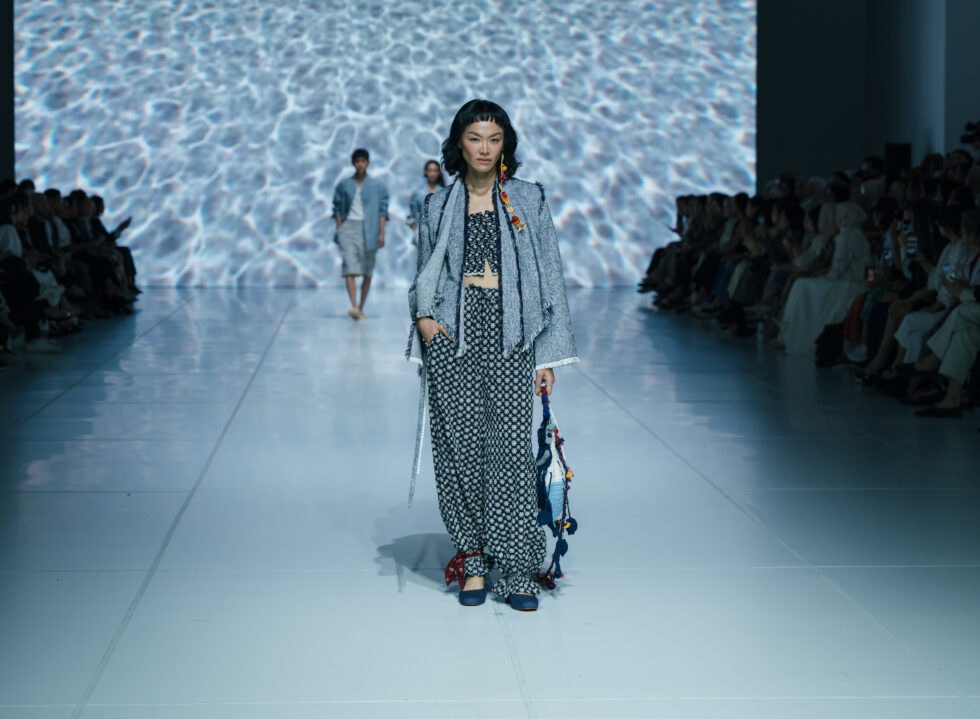 Of Seas and Streets: Sejauh Mata Memandang and White Noise FM