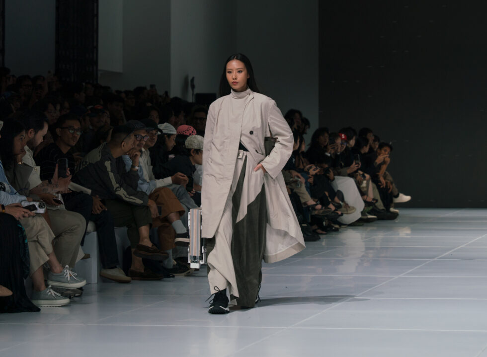 Of Seas and Streets: Sejauh Mata Memandang and White Noise FM