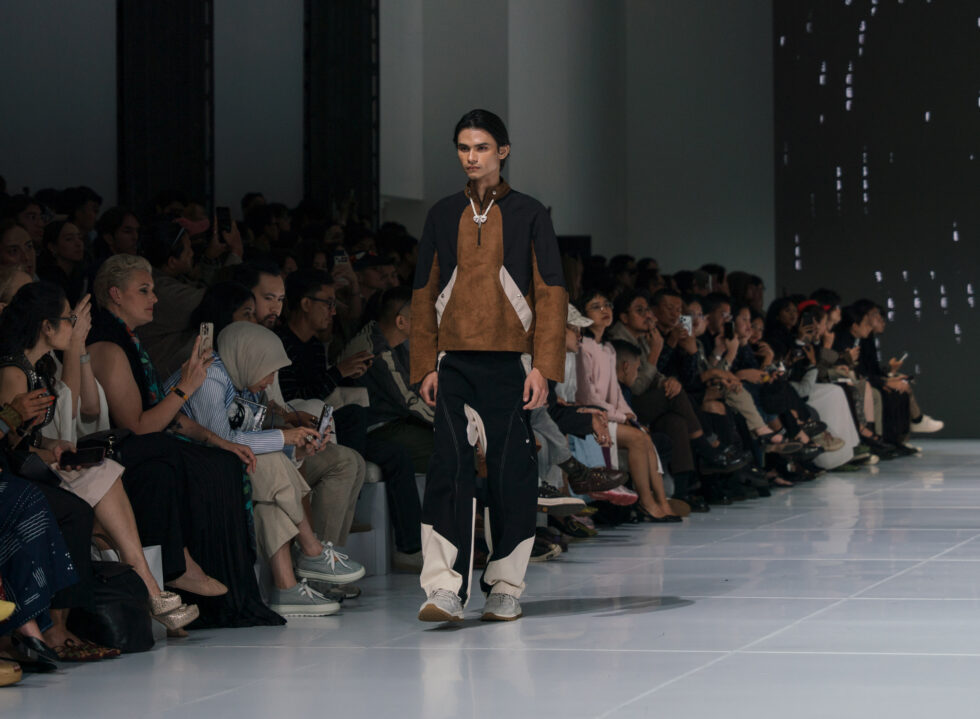 Of Seas and Streets: Sejauh Mata Memandang and White Noise FM